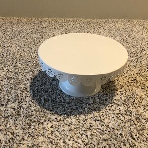 White cake stand